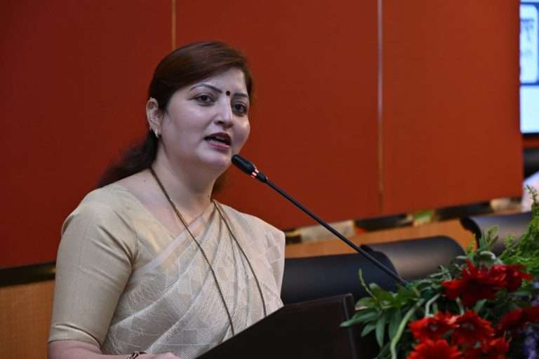 ‘महिला आयोग आपल्या दारी’ उपक्रमांद्वारे अधिकाधिक महिलांपर्यंत पोहोचण्याचा प्रयत्न – रुपाली चाकणकर