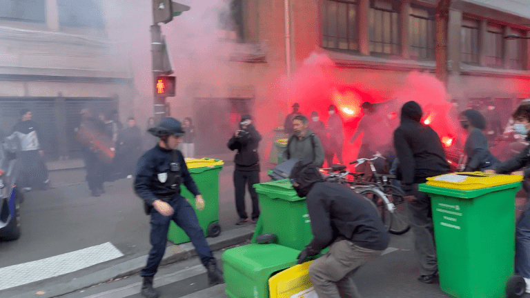 नेपाळनंतर फ्रान्समध्येही सरकारविरोधात निदर्शने:1 लाख लोक रस्त्यावर, अनेक ठिकाणी जाळपोळ; 80 हजार पोलिस तैनात