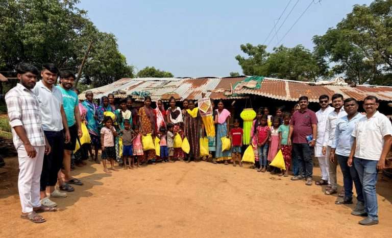 डोंगरदऱ्यांतील कातकरी वस्तीतही उजळली दिवाळी