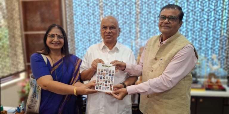 रामशेठ ठाकूर यांच्या हस्ते देवेंद्र भुजबळ यांना “माध्यमभूषण” पुरस्कार प्रदान