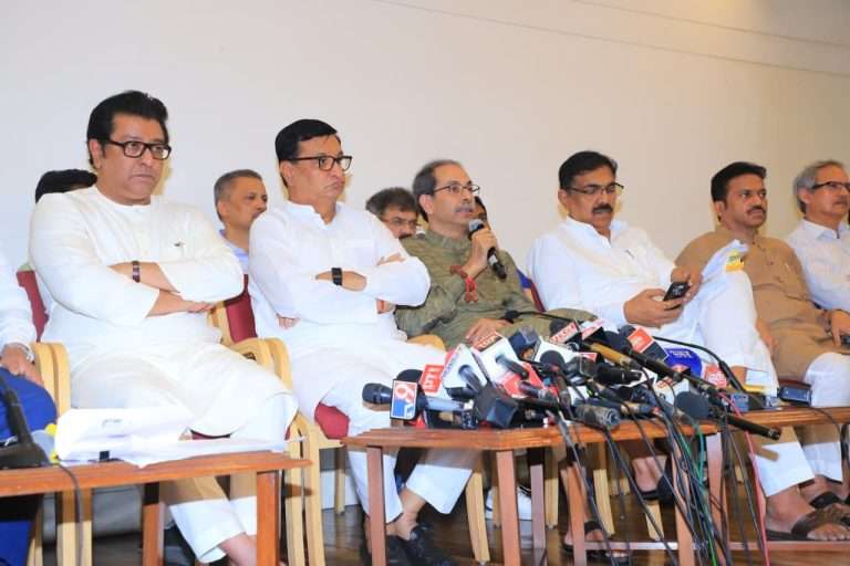 लोकशाहीच्या नावाखाली हुकूमशाही गाजवू देणार नाही:उद्धव ठाकरे म्हणाले- निवडणूक आयोग भाजपचा बटीक, सदोष मतवधाचा गुन्हा दाखल करावा का?