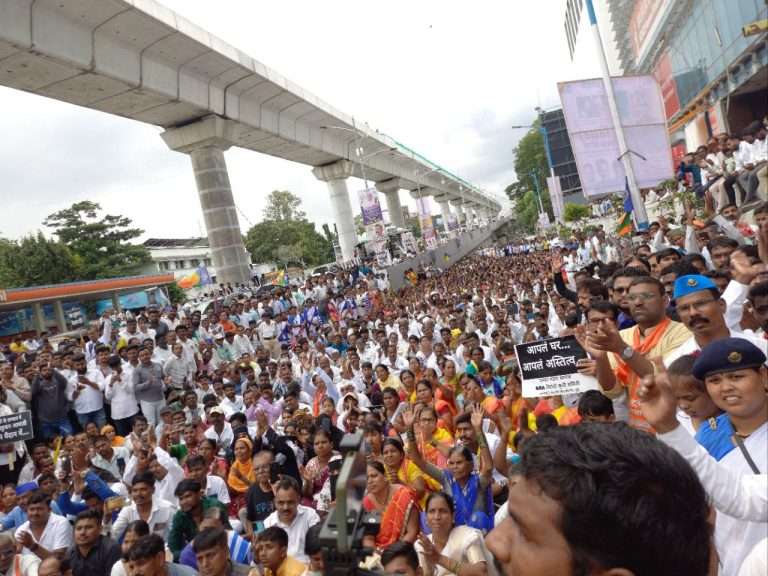 SRA मध्ये भ्रष्टाचार झाल्याचा आंबेडकरांचा दावा:५०० चौ. फुटांची घरे देण्याची मागणी