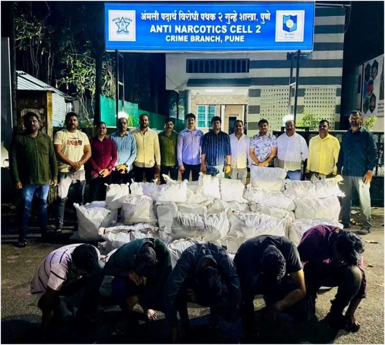 पानांच्या ठेल्यावर पडू लागले छापे, १७ लाखाचे तंबाखूजन्य पदार्थ पकडले,५ जणांना अटक