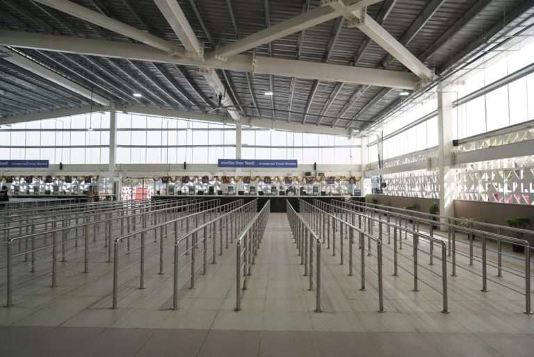 सुमारे 7,000 प्रवाशांना सामावून घेण्यासाठी तयार केलेल्या, नवी दिल्ली रेल्वे स्थानकावरील नवीन, अत्याधुनिक यात्री सुविधा केंद्राची केंद्रीय मंत्री अश्विनी वैष्णव यांनी केली पाहणी