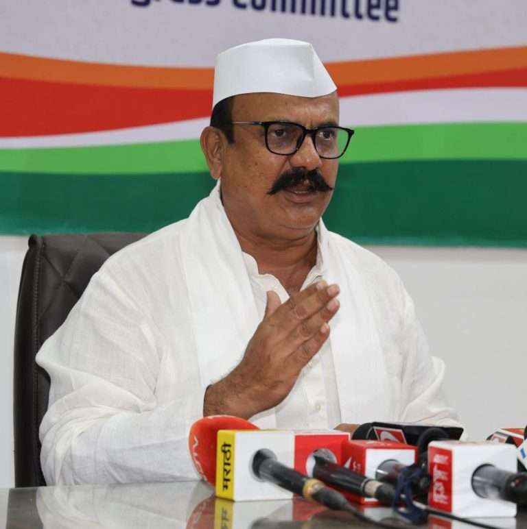 पत्रकार परिषदेत महिला पत्रकारांना परवानगी न देण्याचा तालिबानी फतवा आक्षेपार्ह, भाजपाला भारताचा तालिबान करायचा आहे. .