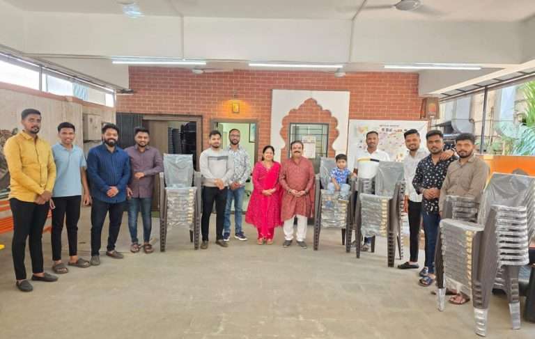 “विविध मंडळाना उपयुक्त वस्तू भेट देताना दीपावली चा आनंद द्विगुणित – संदीप खर्डेकर”.