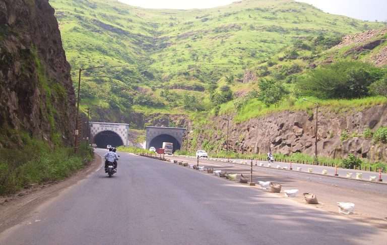 कात्रज बाह्यवळण मार्गावर अवजड वाहनांना बंदी करण्याबाबतचे जिल्हाधिकाऱ्यांचे आदेश जारी