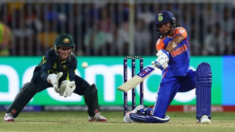 महिला विश्वचषक क्रिकेट स्पर्धेच्या उपांत्य सामन्यासाठी पुण्याहून ३०० विद्यार्थी निघणार मुंबईला