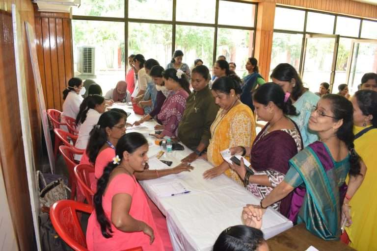 स्वस्थ नारी, सशक्त परिवार अभियानांतर्गत विभागीय आयुक्त कार्यालयातील महिला अधिकारी व कर्मचाऱ्यांचे आरोग्य तपासणी शिबिर संपन्न