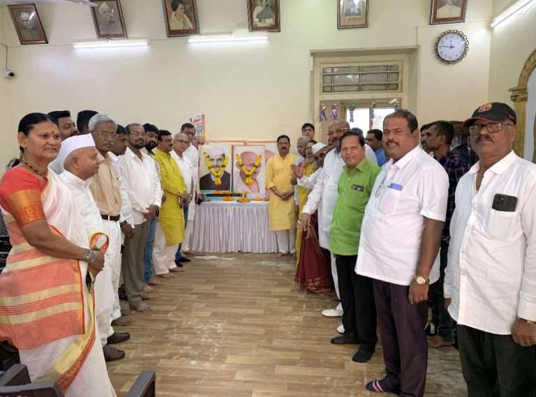 राष्ट्रपिता महात्मा गांधी व भारताचे माजी पंतप्रधान स्व. लालबहाद्दूर शास्त्री यांना अभिवादन.