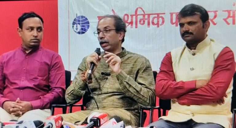 सरकारचं डोकं ठिकाणावर आहे का? हे विचारण्याची ताकद पत्रकारांमध्ये आहे का?