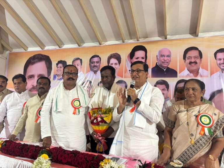 सरन्यायाधीश भूषण गवईंवरील हल्ला मनुवाद्यांचे कृत्य, हल्लेखोराचे आडनाव का लपवता?