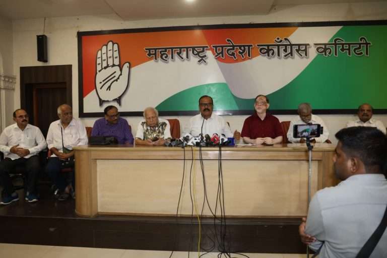 मुंबईतील भूखंड लाडक्या शेठला कवडीमोल दराने देण्याचा महायुती सरकारचा सपाटा, सर्वसामन्यांच्या घरांकडे मात्र दुर्लक्ष.