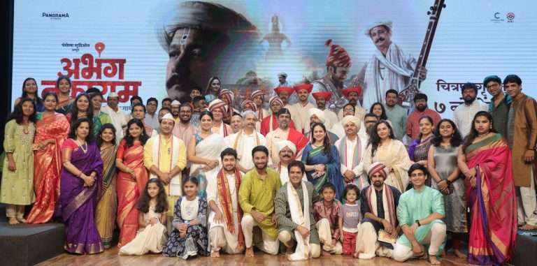 तुझा पाहूनी सोहळा । माझा रंगला अभंग ।।