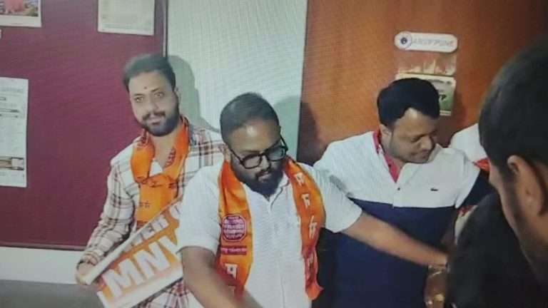 अभाविप कार्यालयाची तोडफोड, मनविसे पदाधिकाऱ्यांसह  20 ते 30 जणांविरुद्ध गुन्हा दाखल