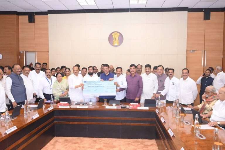 पुणे जिल्हा मध्यवर्ती सहकारी बँकेकडून मुख्यमंत्री सहायता निधीत १ कोटी २६ लाख ५१ हजार रुपयांची मदत जमा