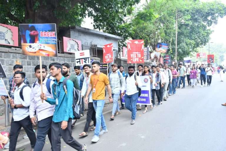 “आम्ही चालतो व्यसनमुक्तीसाठी’ निघाली रॅली; युवक- युवती मोठ्या संख्येने सहभागी