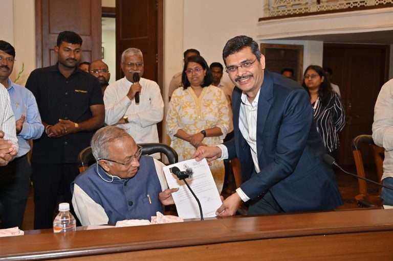 डॉ. विजय भटकर यांनी पुणे जिल्हा परिषदेसोबत २५ स्किल स्कूल्स सुरू करण्यासाठी भागीदारी स्वीकारली