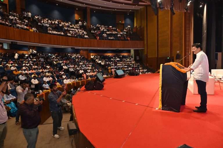 रुग्णावरील उपचार दाव्याची रक्कम त्याच महिन्यात अदा करण्यात येणार-सार्वजनिक आरोग्य व कुटुंब कल्याण मंत्री प्रकाश आबिटकर
