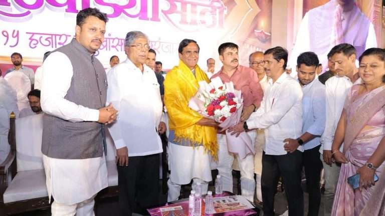 १५,००० कुटुंबांना दिवाळी सरंजाम वाटप करून आपुलकीची दिवाळी साजरी