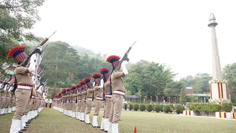 पोलीस हुतात्मा स्मृतिस्थळावर पोलीस दलाच्या वतीने आदरांजली