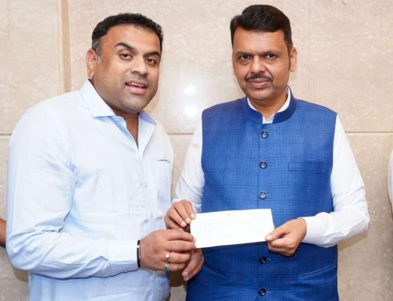 शेतकऱ्यांचे अश्रू पुसण्यासाठी मुख्यमंत्री सहाय्यता निधीस मदत