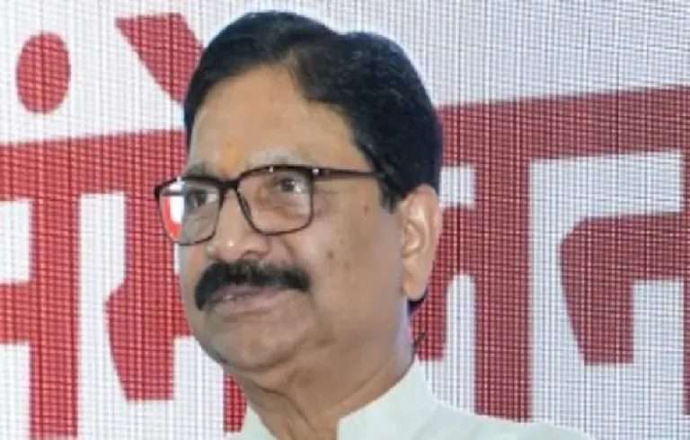 दिवाळीच्या रॉकेटमुळे खासदार रवींद्र वायकर यांच्या इमारतीला आग