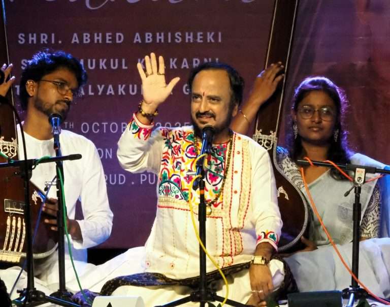 त्रिधारा’मध्ये रसिकांनी अनुभवला सुरेल स्वराविष्कार