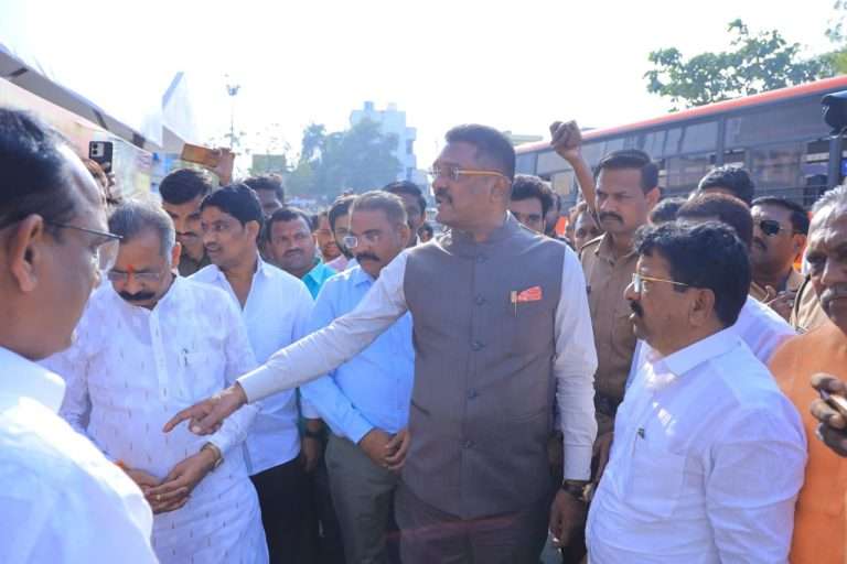 सोलापूर बसस्थानकावरील अस्वच्छ शौचालयाबद्दल आगार व्यवस्थापक निलंबित!