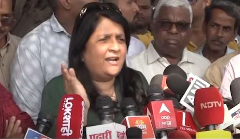 गिरीश महाजन यांना मस्ती आली, त्यांना राजकारणातून बाहेर फेका:अंजली दमानिया यांचा थेट हल्ला