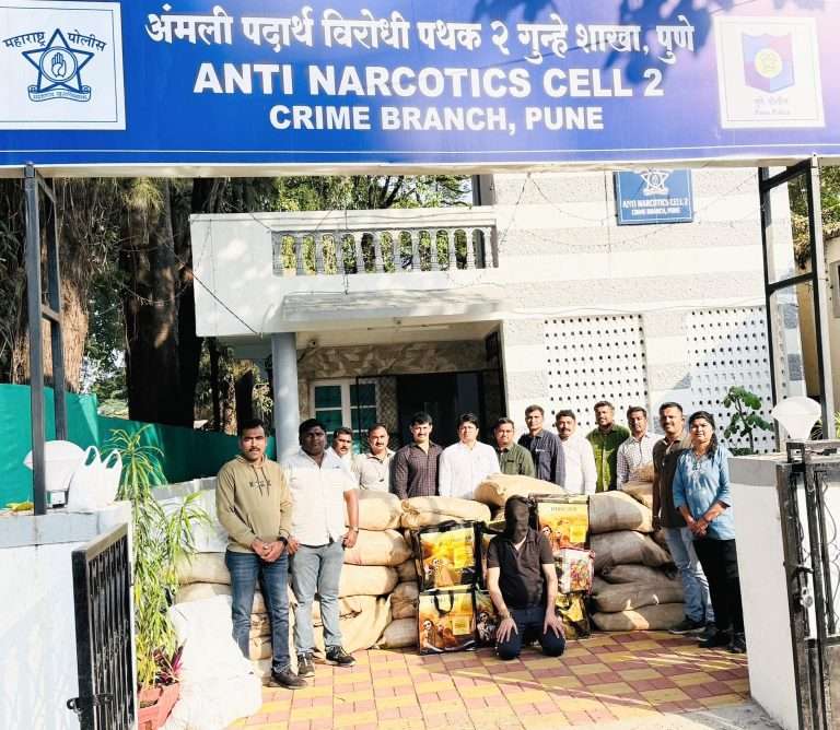 संजय भोसलेंच्या ऑफीसच्या जवळ २५ वर्षाच्या तरुणाला पकडला अन २१ लाखाचा गुटखा जप्त केला