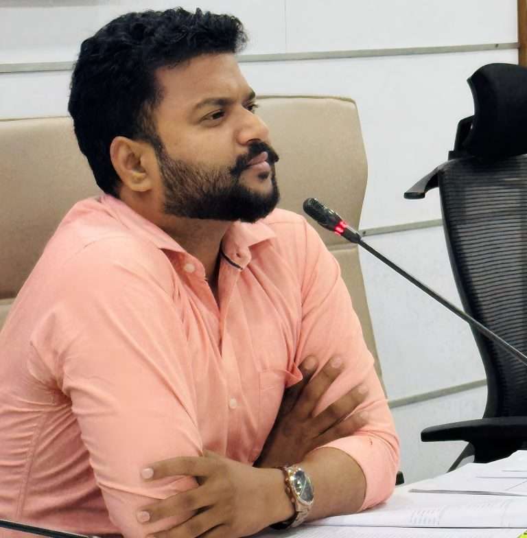 भोर येथील तरुणाच्या आत्महत्या प्रकरणाची जिल्हा दक्षता व नियंत्रण समितीने घेतली दखल