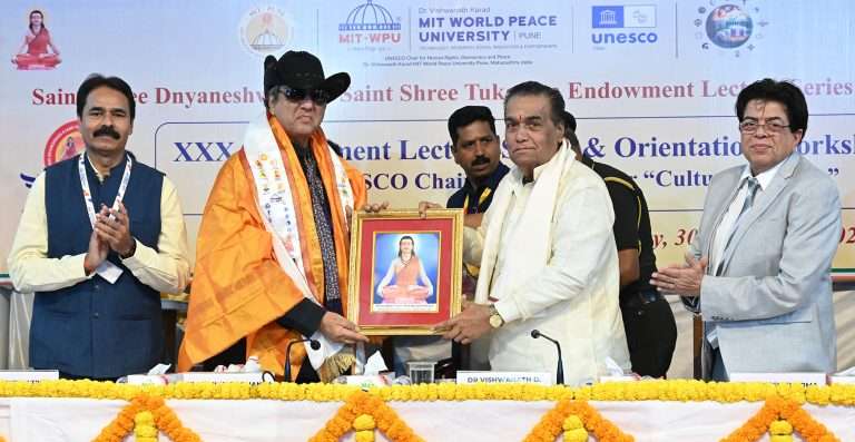 युद्ध – आतंक हे कोणत्याही समस्येवरील उपाय नाही-प्रसिद्ध हिंदी सिनेअभिनेते मुकेश खन्ना यांचे विचार