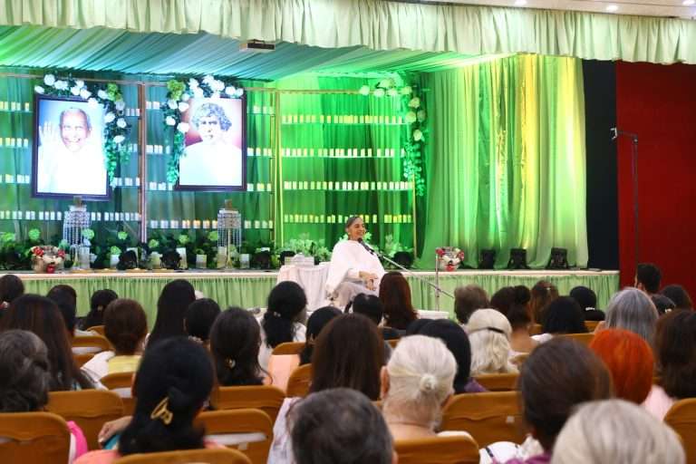 साधु वासवानी यांच्या १४६व्या जयंतीनिमित्त जगभर साजरा झाला आंतरराष्ट्रीय शाकाहारी दिन