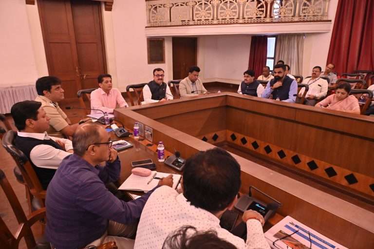 वाहतूक नियमांचे उल्लंघन करणाऱ्यांवर कठोर कारवाई करा- विभागीय आयुक्त डॉ. चंद्रकांत पुलकुंडवार