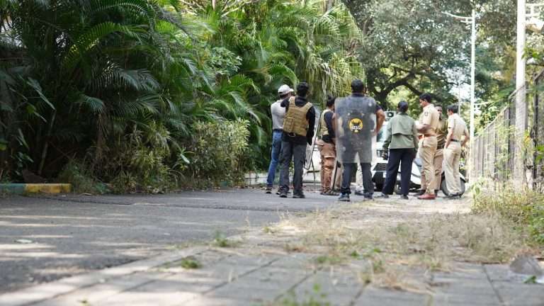 औंध परिसरात पहाटे बिबट्या; नागरिकांना सतर्क राहण्याचे वन विभागाचे आवाहन!