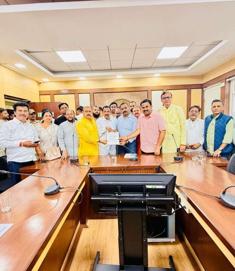 मतदार याद्यांमध्ये दुरुस्ती झाल्याशिवाय निवडणूक नको-पुण्यातील सर्वपक्षीय शिष्टमंडळाची मनपा आयुक्तांकडे मागणी