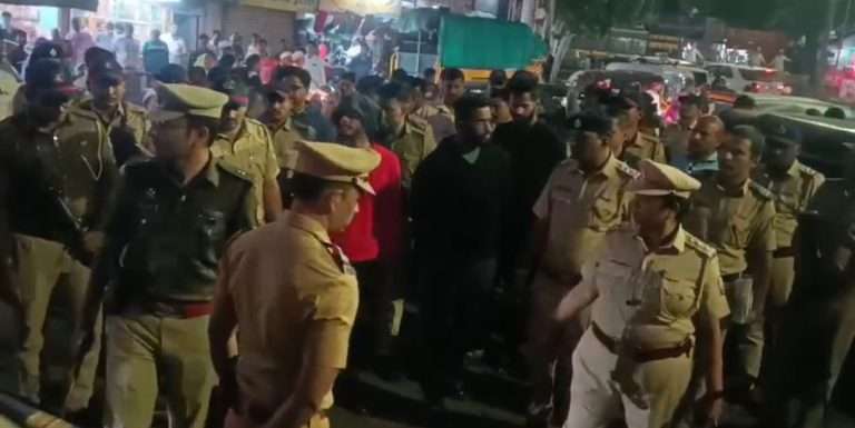 आंदेकर टोळीच्या म्होरक्याची बेड्या घालून नाना पेठेतून धिंड:कुख्यात टोळीची दहशत संपवण्यासाठी पुणे पोलिसांची मोठी कारवाई