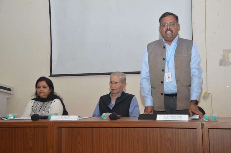 स.प.महाविद्यालय, मुख्य इमारत शताब्दी निमित्ताने, माजी विद्यार्थी सनदी अधिकारी मेळावा