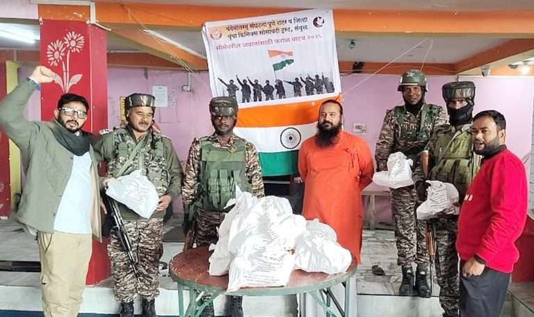वंदे मातरम् संघटनेच्या टीमकडून काश्मीरमधील जवानांना फराळ