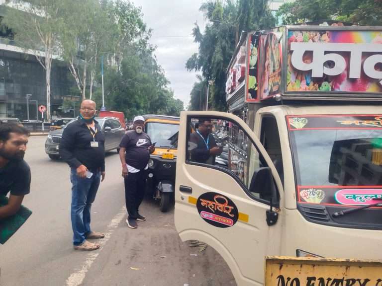 टेम्पोत कुल्फी आईस्क्रीम विक्री करणाराला महापालिकेने केला १५ हजाराचा दंड