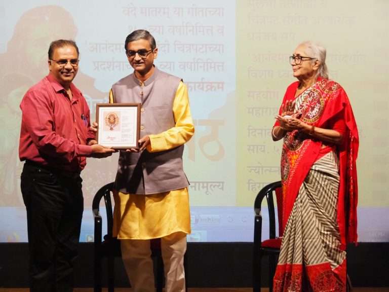 भक्ती आणि शक्तीचा अनोखा वापर हे आनंदमठ चित्रपटाचे सूत्र : सुलभा तेरणीकर