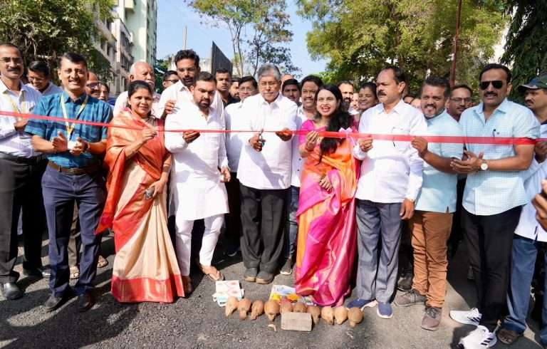 ना. चंद्रकांतदादा पाटील यांच्यामुळे २५ वर्षापासून रखडलेला रस्त्याचा प्रश्न मार्गी