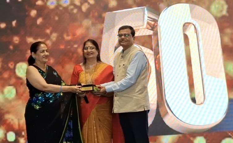 अलका भुजबळ यांना “रापा” पुरस्कार प्रदान