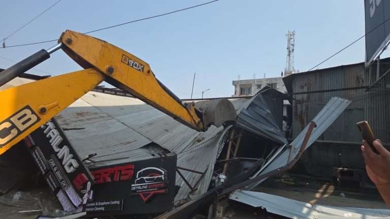 गंगाधाम चौक ते आई माता मंदीर हिलटॉप हिलस्लोपवरील बेकायदा गोदामांवर महापालिकेचा हाथोडा