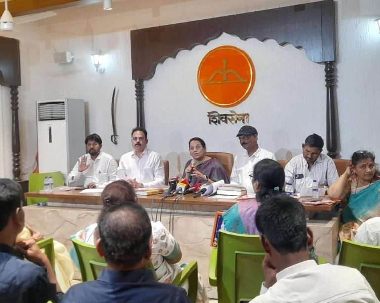 ‘शाखा तिथे संविधान’ या शिवसेना अभियानाची मुंबई येथून सुरुवात…