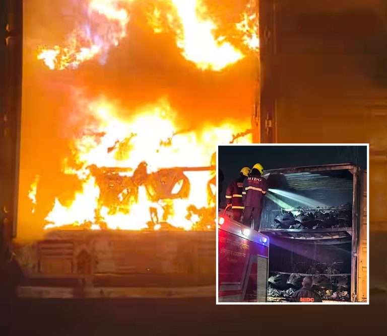 डिझेल भरण्यासाठी थांबलेला कंटेनर पेटला-कंटेनरमधील 40 न्यू ब्रँड ई-स्कुटर जळून खाक