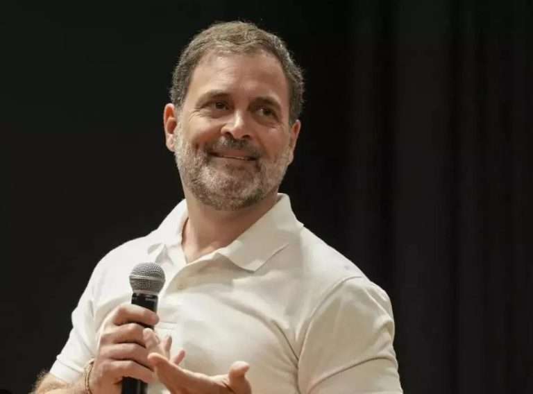 राहुल गांधींविरोधातील खटल्यात सावरकरांच्या वकिलाची बोबडी वळली:पुराव्यांची CD निघाली ब्लँक