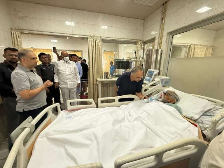 ज्येष्ठ समाजवादी नेते बाबा आढाव आयसीयूमध्ये:शरद पवारांनी घेतली प्रकृतीची माहिती