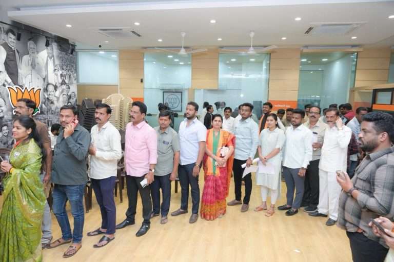 पुण्यात भाजपच्या उमेदवारीसाठी इच्छुकांची महागर्दी:पहिल्याच दिवशी दोन हजार अर्जांची मागणी…